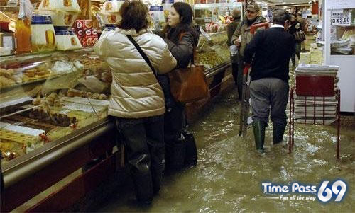 Funny Activitiy During Flood