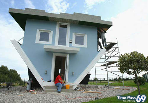 Giant Piano Building