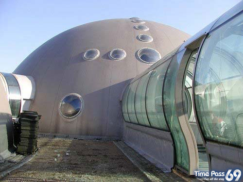 Giant Piano Building