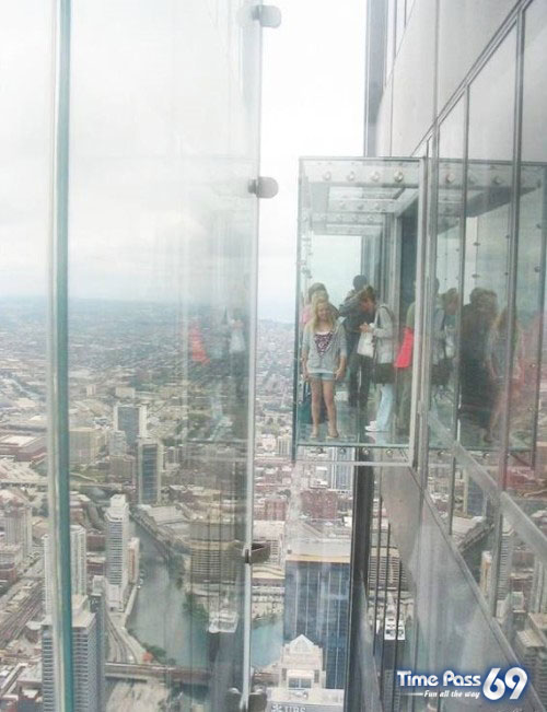 Glass Bottom Balcony At 103rd Floor Of Sears Tower