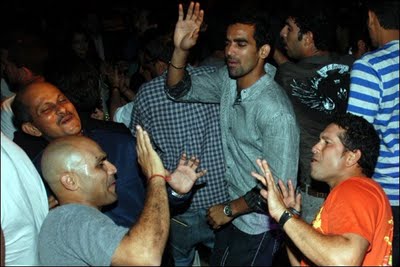 Bollywood stars partying with Cricket Players