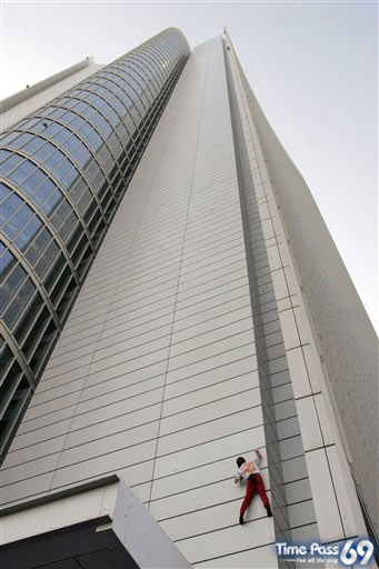 First Climb on Burj Khalifa Great Feat