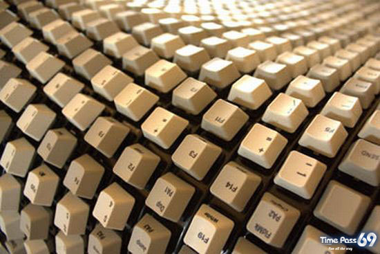Keyboard Bench  Enclosed with 2000 Keys