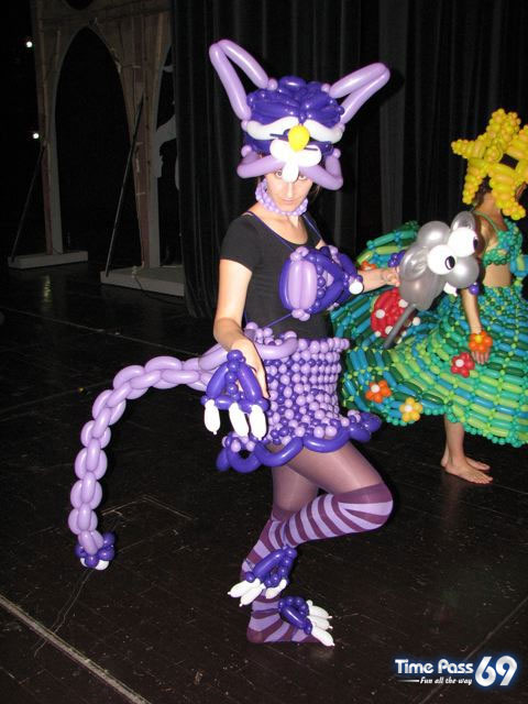 Balloon Twisting - Amazing Art
