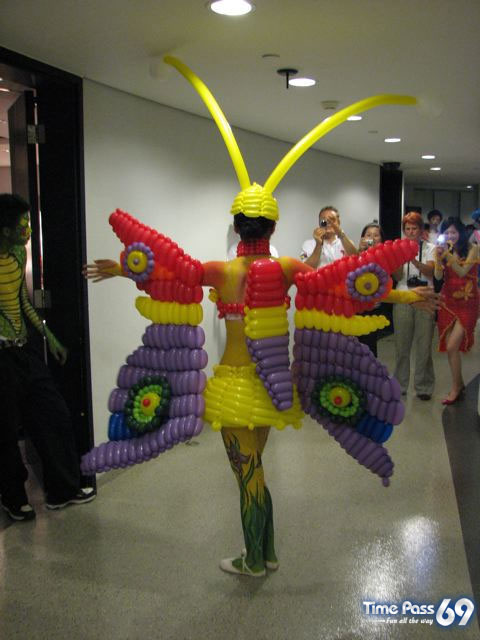 Balloon Twisting - Amazing Art