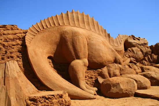 Creative Dinosaurs Sand Sculptures
