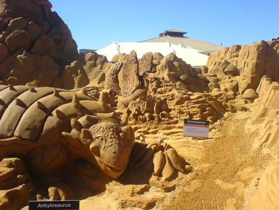 Creative Dinosaurs Sand Sculptures