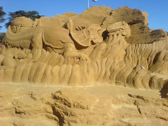 Creative Dinosaurs Sand Sculptures