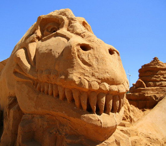 Creative Dinosaurs Sand Sculptures