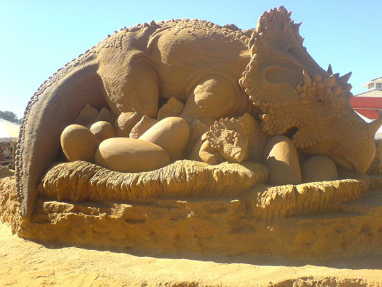Creative Dinosaurs Sand Sculptures