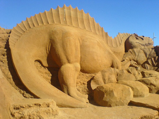 Creative Dinosaurs Sand Sculptures