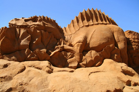 Creative Dinosaurs Sand Sculptures