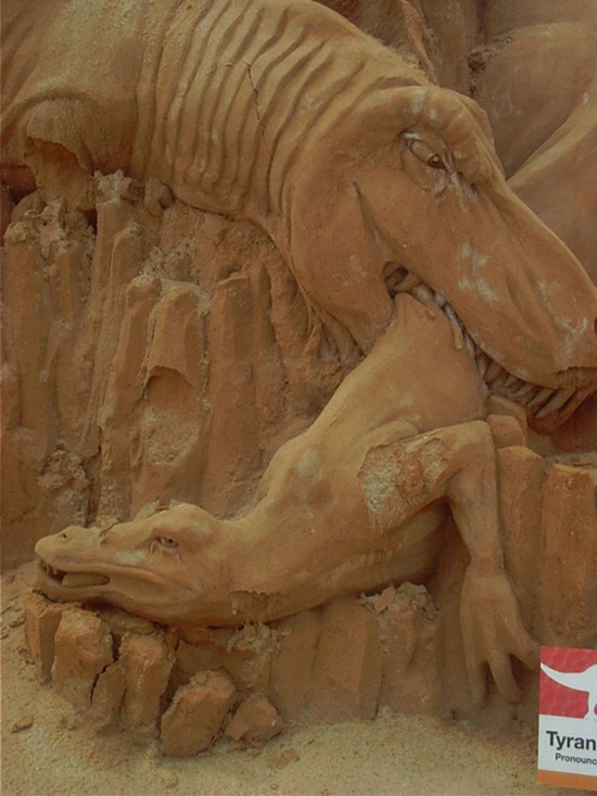 Creative Dinosaurs Sand Sculptures