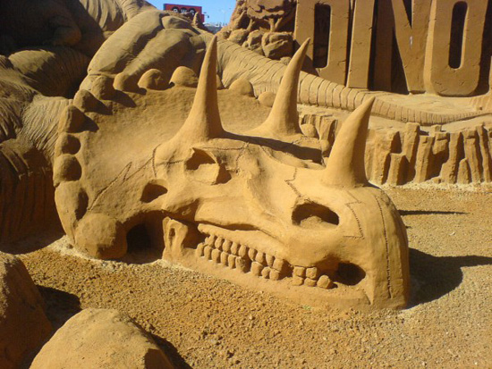 Creative Dinosaurs Sand Sculptures