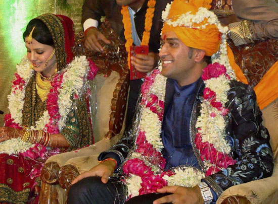 Mahendra Singh Dhoni Wedding Photos - Dhoni And Sakshi Singh Rawat Marriage