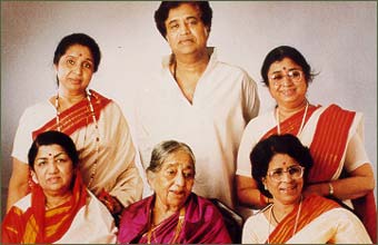 Lata Mangeshkar Family Photos