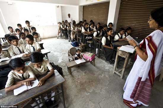 Worlds Shortest Woman Jyoti Amge is Only 24.7 Inches Tall