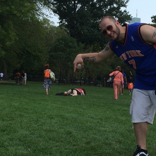 10 Public Displays Of Affection That'll Make You Hate Love