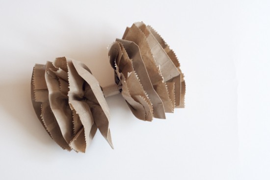10 Simple DIY Holiday Gift Bows And Wrapping Ideas From Everyday Materials 