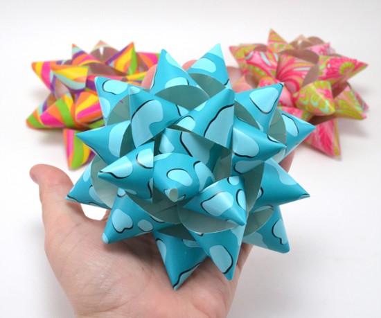 10 Simple DIY Holiday Gift Bows And Wrapping Ideas From Everyday Materials 