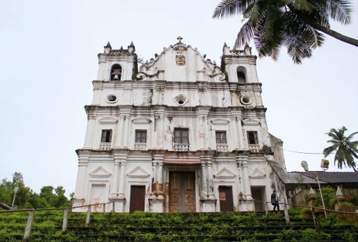 12 Of The Most Beautiful & Oldest Churches In India