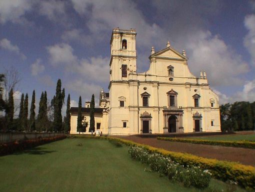 12 Of The Most Beautiful & Oldest Churches In India