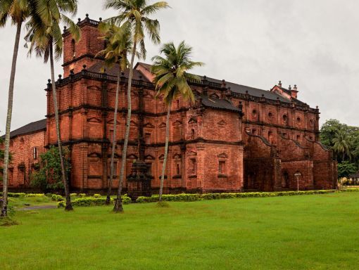 12 Of The Most Beautiful & Oldest Churches In India