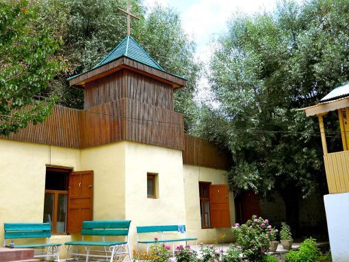 12 Of The Most Beautiful & Oldest Churches In India