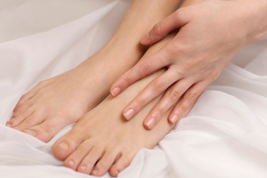 5 Simple Steps To Give Yourself A Rejuvenating Foot Spa At Home