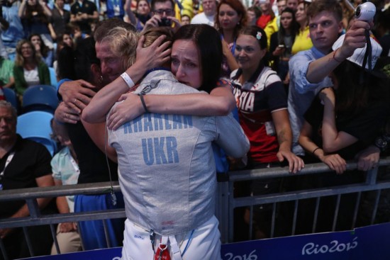 Heartwarming photos of Olympians celebrating with their families