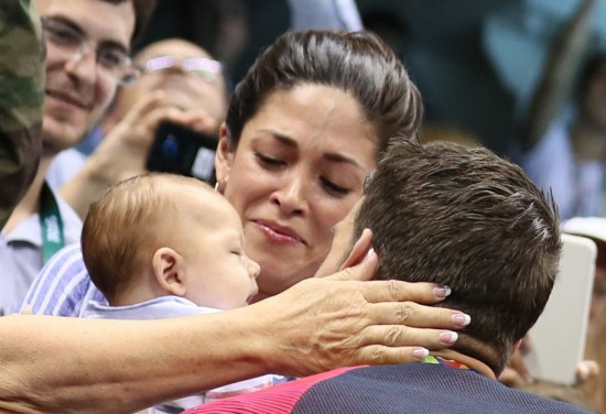 Heartwarming photos of Olympians celebrating with their families