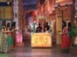 Shah Rukh Khan Goes Down On His Knees For Alia Bhatt On The Sets Of The Kapil Sharma Show